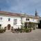 Bio-Weingut, Gästehaus und Kräuterhof