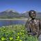 Mtn Views and Hot Tub Access Lake Dillon Retreat