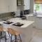 The Pavilion - Stunning, 4 Bedroom House with Free Parking