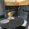 Hedonist-Luxury 2 bedroom apartment with private HOT TUB, garden and free parking