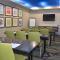 Holiday Inn Express Hotel & Suites Rochester by IHG