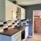 Perry Road, beautiful large house available for Guests and Contractors Parking wifi