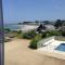 Rez de jardin avec piscine, vue directe sur la plage à 40 m - Trévou-Tréguignec