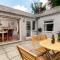 Dormie Cottage, lovely bright and spacious bungalow with wood fire