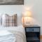 Dormie Cottage, lovely bright and spacious bungalow with wood fire