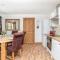Dormie Cottage, lovely bright and spacious bungalow with wood fire