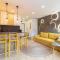 FestivalStreet Apartment