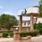 Days Inn and Suites by Wyndham Sikeston