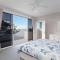 Iluka Stunning Air Conditioned house with WI FI and Water Views