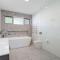 Iluka Stunning Air Conditioned house with WI FI and Water Views