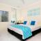 The Beach House 3BR Waterfront Apartment, Own WIFI