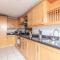 PERFECT SPOT IN CENTRAL WINDSOR & FREE PARKING! - Windsor