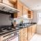 PERFECT SPOT IN CENTRAL WINDSOR & FREE PARKING! - Windsor