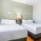 Hosteeva Chic Urban Retreat w Pool Steps to St Charles Ave and Near Bourbon St - New Orleans