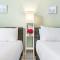 Hosteeva Chic Urban Retreat w Pool Steps to St Charles Ave and Near Bourbon St - New Orleans
