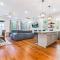 Hosteeva Spacious Condo Ideal for Family Gatherings & Special Occasions - Новый Орлеан