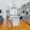 Hosteeva Amazing 4 BR Modern Condo with Balcony Near Frnch Quarter