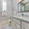 Hosteeva Amazing 4 BR Modern Condo with Balcony Near Frnch Quarter