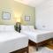 Hosteeva Chic 4 BR Condo with High-end Upgrades Pool & Perfect Location - New Orleans