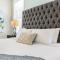 Hosteeva Chic 4 BR Condo with High-end Upgrades Pool & Perfect Location - New Orleans