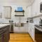 Modern 5 BR Condo - Large Pool - Near Everything