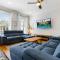 Modern 5 BR Condo - Large Pool - Near Everything