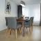 H&H Apartments im Herzen der Stadt geräumig ruhig zentral mit Küche und Esstisch