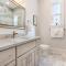Modern 5 BR Condo - Large Pool - Near Everything