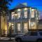 Stunning 4BR-5BR near French Quarter Homes by Hosteeva