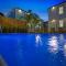 Stunning 4BR-5BR near French Quarter Homes by Hosteeva
