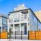 Hosteeva Brand New Condo with a Pool Steps to St Charles Ave - New Orleans