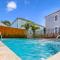 Hosteeva Chic Urban Retreat w Pool Steps to St Charles Ave and Near Bourbon St