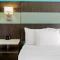 La Quinta Inn & Suites by Wyndham Northlake Ft. Worth - Northlake