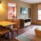 Fox Hotel and Suites