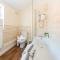 3 Bedroom-5 Beds Newland Ave Kings Palace Leisure-Contractor-Heart of Hull Amenities