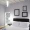 Art Apartment Black & White Suite