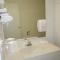 Travelodge by Wyndham Grand Rapids North