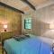 Sleek Cabin with Deck, 8 Miles to Mount Snow and Hikes - 威尔明顿
