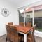 4 Bedroom Inner City Townhouse - SLEEPS 9 !!