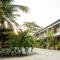 บ้านชมเขา - Baan Chom Khao