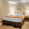 University Inn & Suites - ستيفنز بوينت