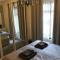 Sandy Pad's Apartments - Ріл