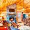 2 BR Cabin with Hot Tub, Deck, Fire Pl - بانير إلك