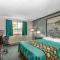 Super 8 by Wyndham Duluth