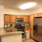 "Resort Style amenities walk to UCLA" w Pool & Parking B2 - Лос-Анджелес