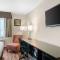Econo Lodge Inn & Suites