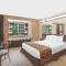 Microtel Inn & Suites by Wyndham Manchester - Newly Renovated