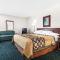 Super 8 by Wyndham Platte City Kansas City Area