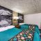 Super 8 by Wyndham Pueblo