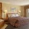 Days Inn by Wyndham Mackinaw City - Lakeview